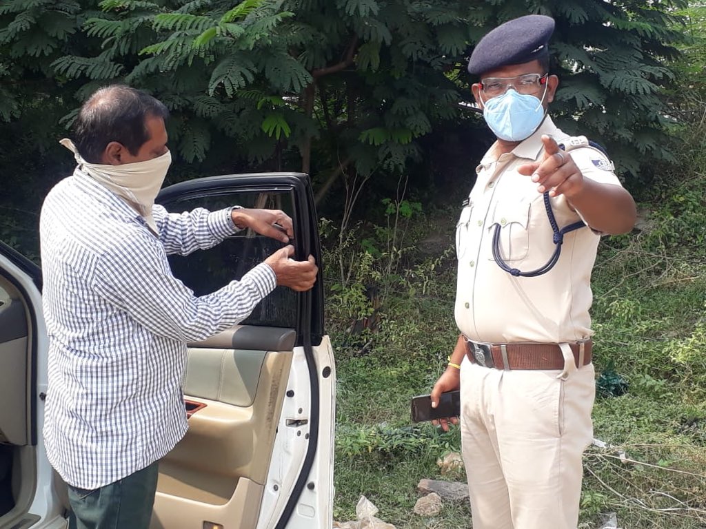 dcp_cuttack's tweet photo. " Say No ❌ to use of Black Flims and tinted glass in cars"
Traffic awareness and enforcement against the use of black films and tinted glass in cars are now going on NH-16 and other locations today by Traffic team Cuttack in our special #TrafficEnforcementDrive. @CMO_Odisha https://t.co/fFhvB59qzi