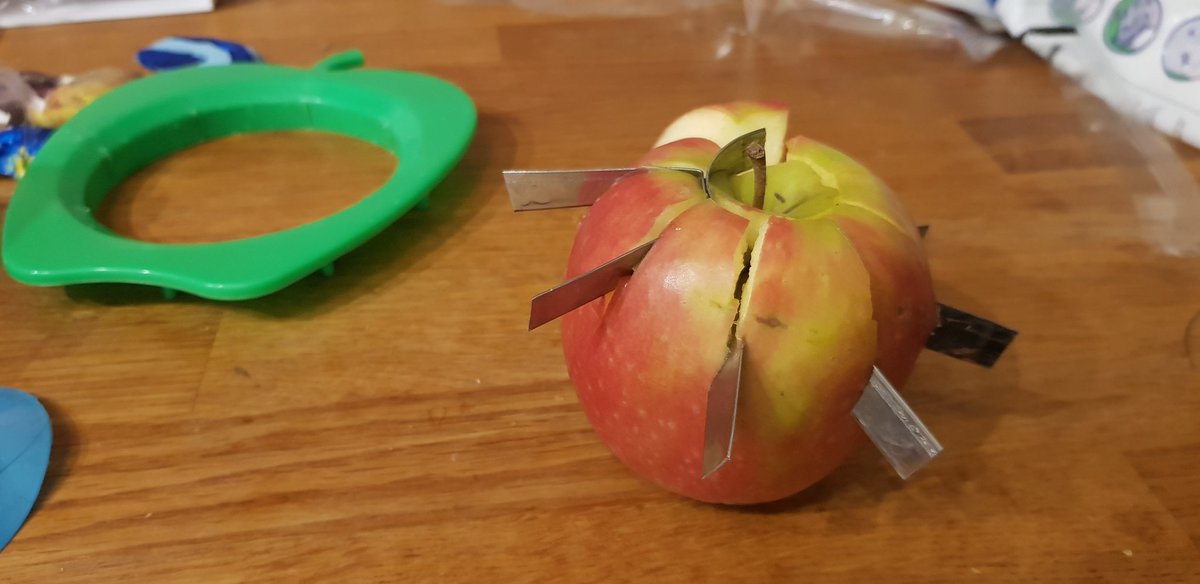 PabloBonzo's tweet image. In other none Presidential or Covid-19 related news. Apple Segmenters are evil. Going to make a day of near constant hand sanitising all the more fun. #HowDoYouLikeThemApples #CutToTheCore