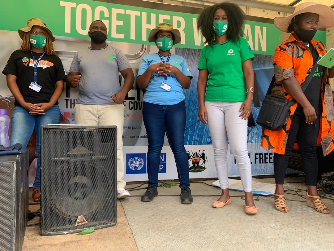 YouthConnektZim's tweet photo. #Covid_19 and #GBV Awareness Road Show in #Mbare.
Excited to be distributing Covid 19  and GBV awareness pamphlets with @UNDPZimbabwe @unvzimbabwe  and @YouthConnektZim with help from @OxfaminZim and
@MinofWomenZim 

#Youth #resilience #Growth #awarness https://t.co/teUJNhSx8W