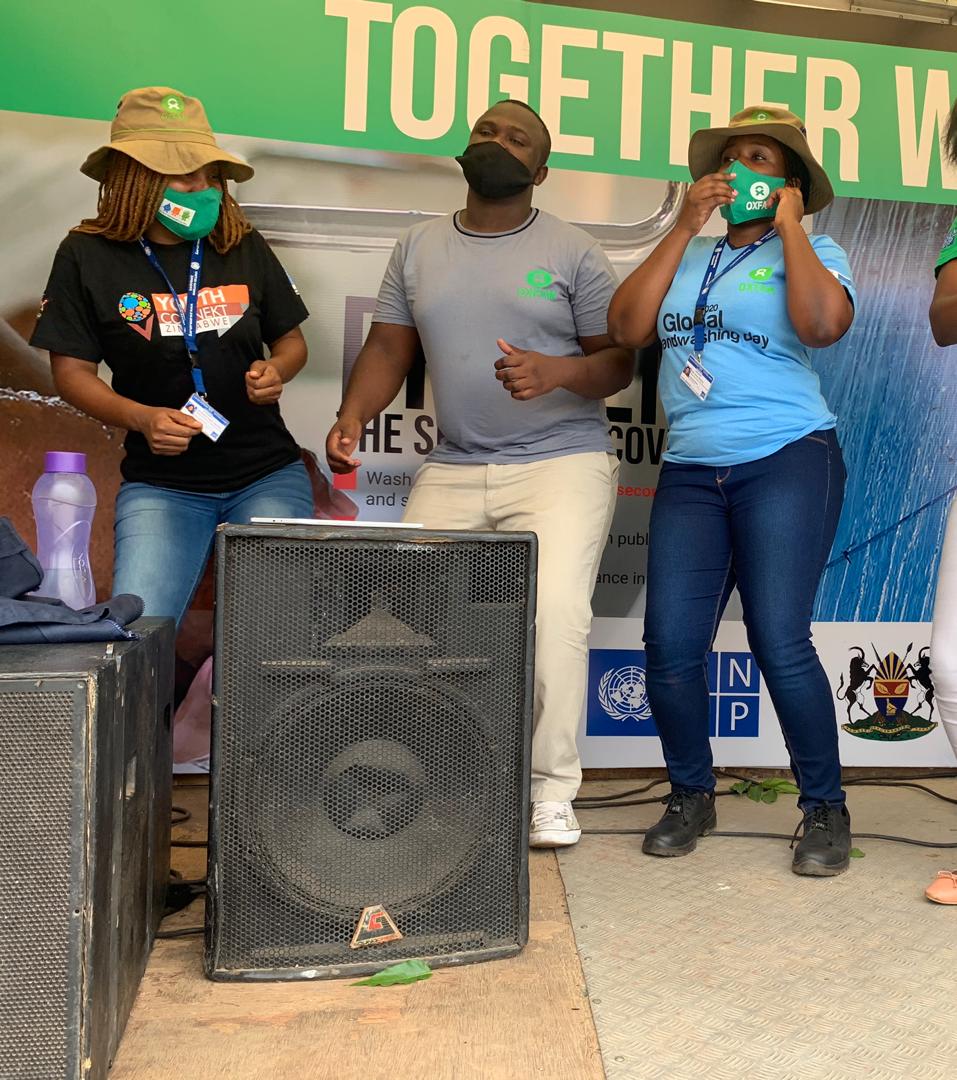 YouthConnektZim's tweet photo. #Covid_19 and #GBV Awareness Road Show in #Mbare.
Excited to be distributing Covid 19  and GBV awareness pamphlets with @UNDPZimbabwe @unvzimbabwe  and @YouthConnektZim with help from @OxfaminZim and
@MinofWomenZim 

#Youth #resilience #Growth #awarness https://t.co/teUJNhSx8W