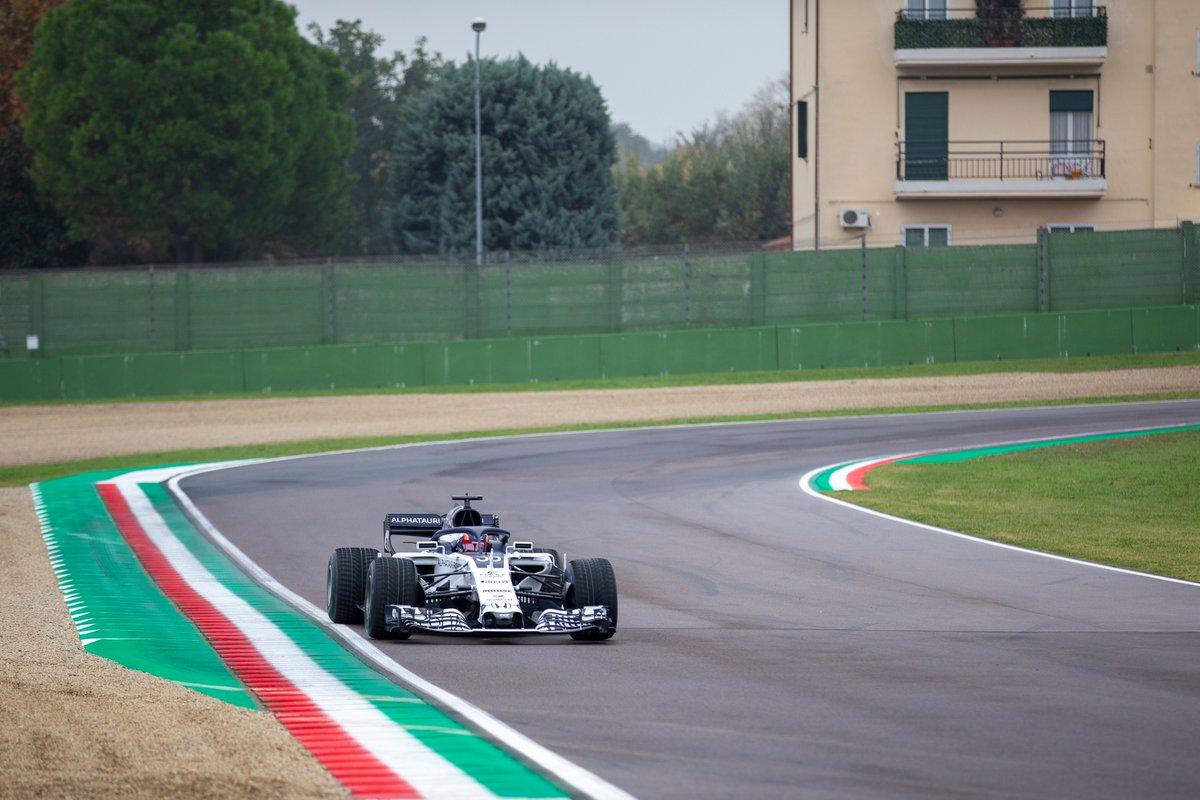 MatraxRacing's tweet photo. #F1 | @FIA_F2´s @yukitsunoda07 completed his first #F1 test -more than the 300km- for @AlphaTauriF1 at the @autodromoimola 🇮🇹 with a 2018-spec #ToroRosso #STR13 🏎️. Will the Japanese join Faenza's team to run alongside @PierreGASLY in 2021? Oops. May be.
📸 Alpha Tauri https://t.co/P9I6DGk3tO