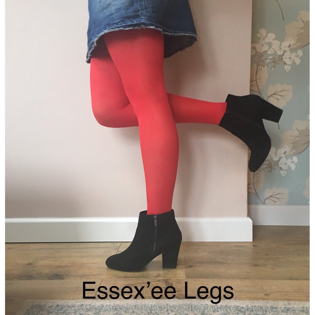 EssexeeLegs's tweet photo. Add vibrant colour this AW, in Simply Colour 40D opaque tights by Jonathan Aston #colouropaquetights #colourpantyhose #colourtights #simplycolour #jonathanaston 🛍⤵️
https://t.co/JitSXWHZLN https://t.co/a6EBJHx8mz