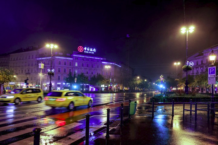 Telexhu's tweet photo. Driving rain, empty streets, and eerie silence in Budapest on the first night of the curfew in Hungary; Nobody is allowed on the streets between 0:00 and 5:00 AM except for emergencies, people working, or those commuting to and from work. Photos: István Huszti/Telex https://t.co/UoSI8KPvKF