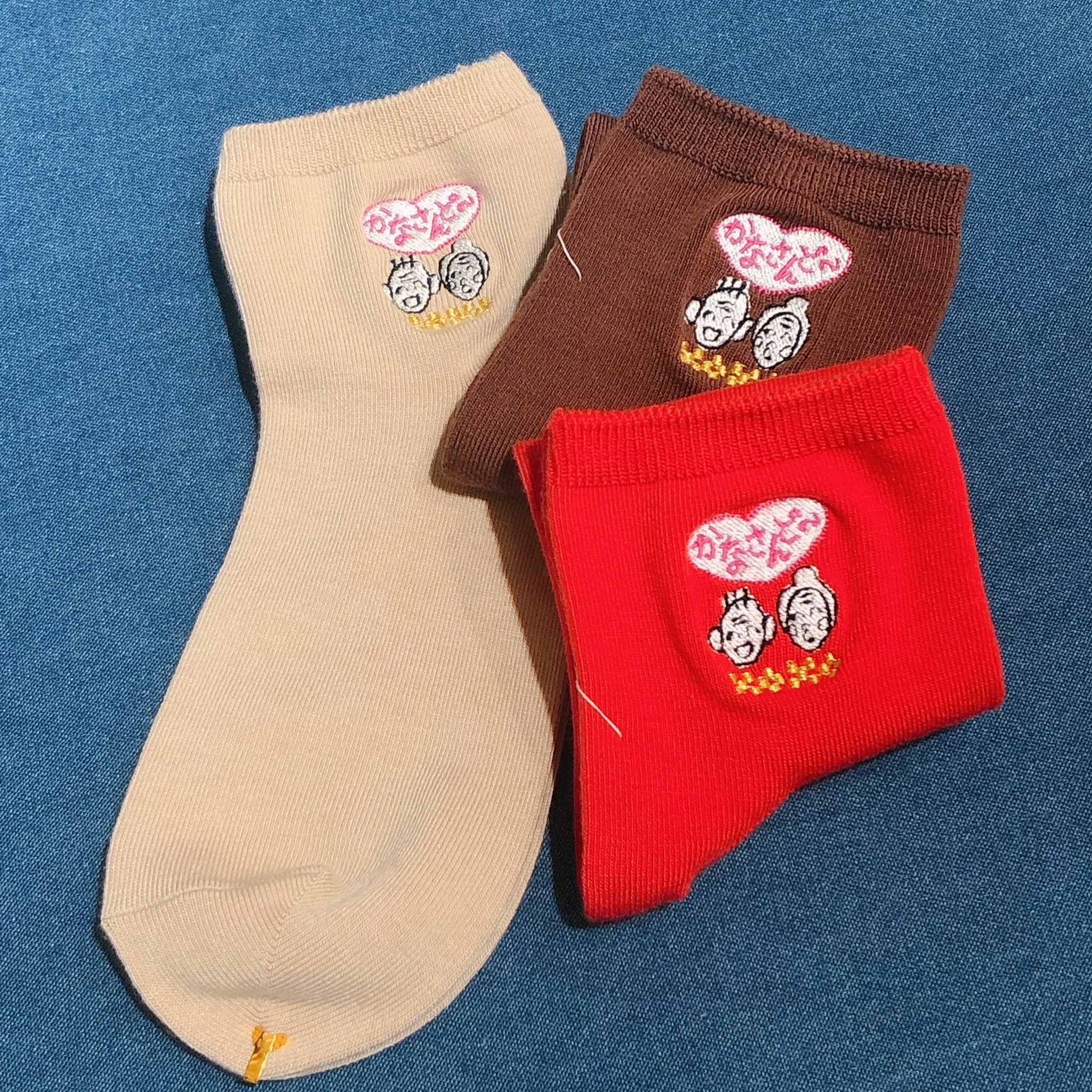 Tabio 靴下屋 靴下屋沖縄ライカム店 で限定刺繍が発売中です 魚の オジサン と方言刺繍です 詳細は の沖縄 ライカム店のインスタグラム をチェックしてください T Co Ngfwynxx8o