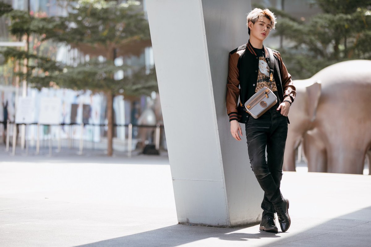 lexylexy555's tweet photo. So handsome ❤❤❤
#AlexFaceforCoach
#CoachNY
#Saint_sup https://t.co/i3gaY8DpN9