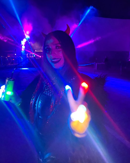 Mentally at a festival 💕✌️ https://t.co/yCIvzFriRh<a href="/tag/colourscarnivale"class="tags"><span>#colourscarnivale</span></a>