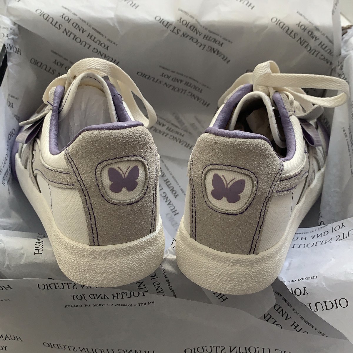 starpish00's tweet photo. [RT추첨] 11월 9일까지 👟 버터플라이 운동화 👟 공동구��

추첨1분께 보내드려요, 5일 23:59분까지
입금 후 폼 작성완료 시에만! 배송비 포함 2만원✨ 흔치 않은 뒷쪽 부분에 나비가 프린팅 되어 소장가치 충분하다고요 ٩(*ゝڡ◕๑)۶♥

👀 무료배송
구매방법+상세내용 👉🏻 https://t.co/vhAbexGkcW https://t.co/X7EThpSrTY