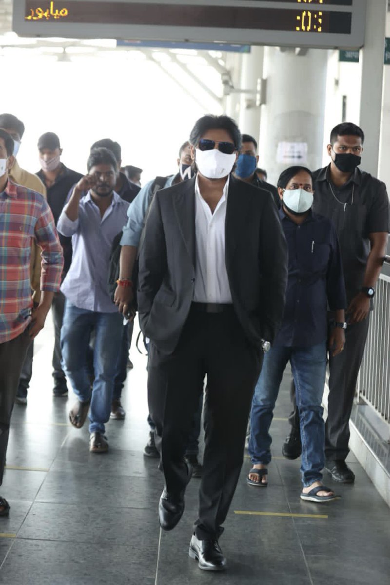 PawanismNetwork's tweet photo. POWER STAR @PawanKalyan 🔥
#VakeelSaab
https://t.co/0lCyEnzcsj