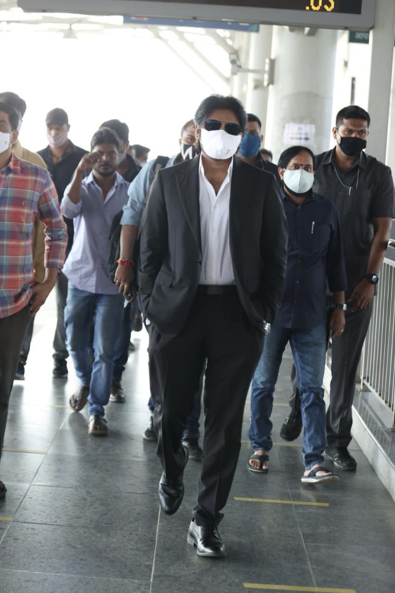 PawanismNetwork's tweet photo. POWER STAR @PawanKalyan 🔥
#VakeelSaab
https://t.co/0lCyEnzcsj