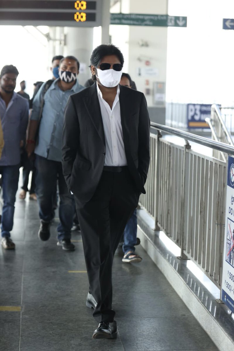 PawanismNetwork's tweet photo. POWER STAR @PawanKalyan 🔥
#VakeelSaab
https://t.co/0lCyEnzcsj