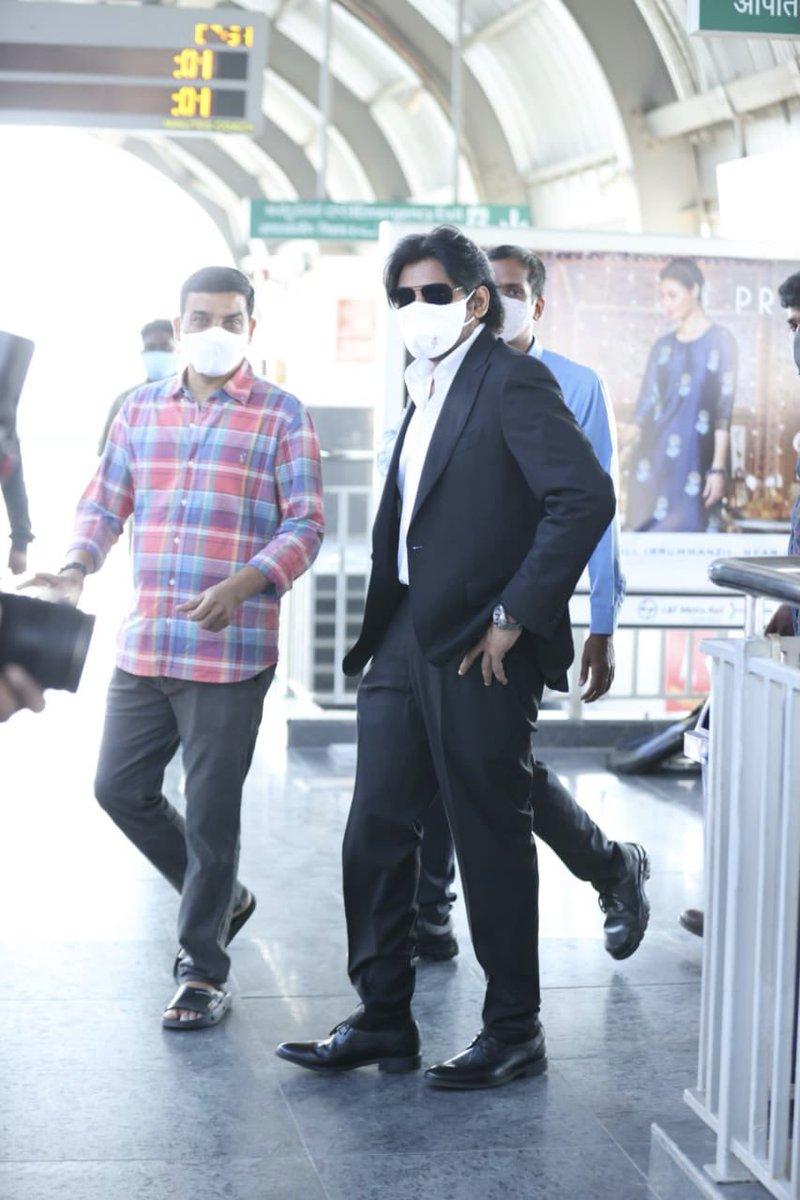 PawanismNetwork's tweet photo. POWER STAR @PawanKalyan 💥

#VakeelSaab https://t.co/Jv8DIgTy2h