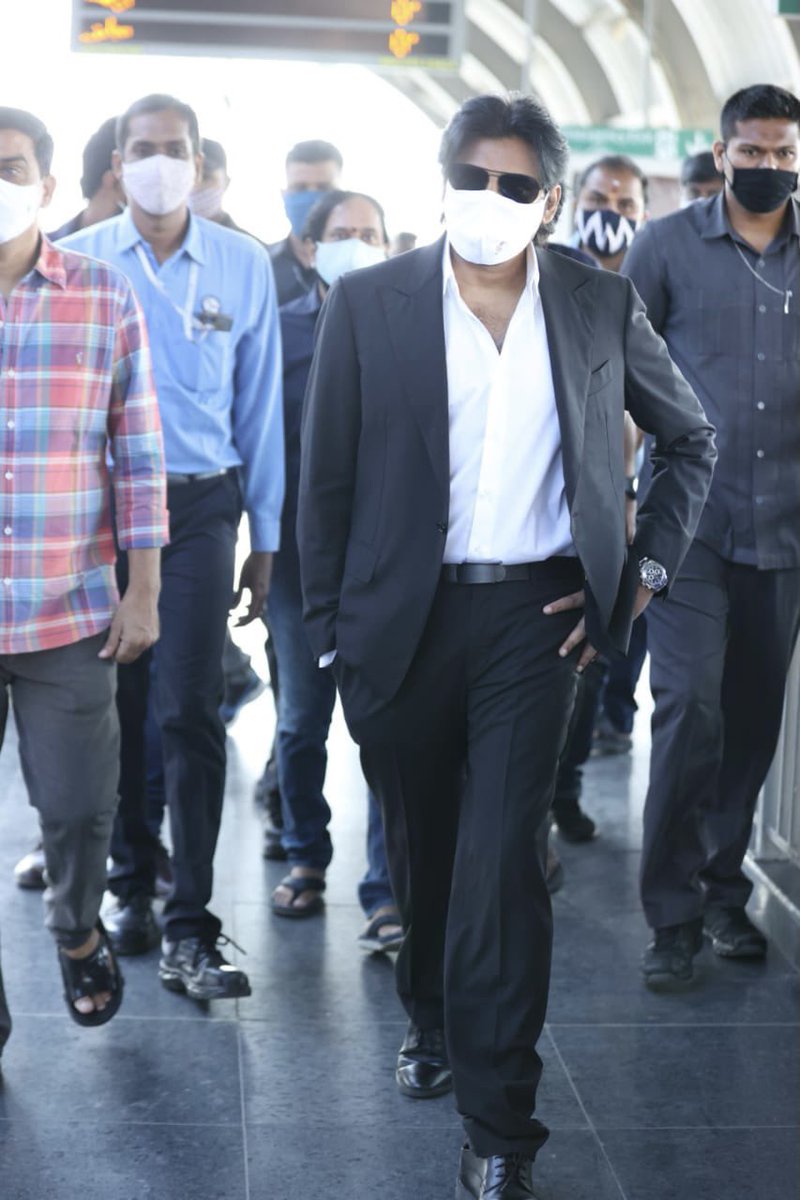 PawanismNetwork's tweet photo. POWER STAR @PawanKalyan 💥

#VakeelSaab https://t.co/Jv8DIgTy2h