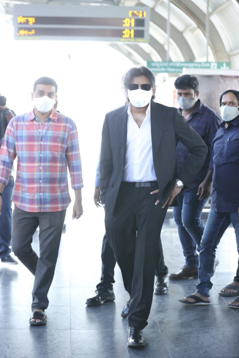 PawanismNetwork's tweet photo. POWER STAR @PawanKalyan 💥

#VakeelSaab https://t.co/Jv8DIgTy2h