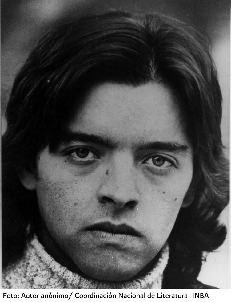 cultura_mx's tweet photo. La Secretaría de Cultura lamenta el sensible fallecimiento del narrador y dramaturgo guerrerense Luis Zapata, creador de novelas experimentales y emotivas como El vampiro de la colonia Roma, una obra fundamental de la literatura LGBT+ en México, y la monumental En jirones. https://t.co/LAZT99e1Dn