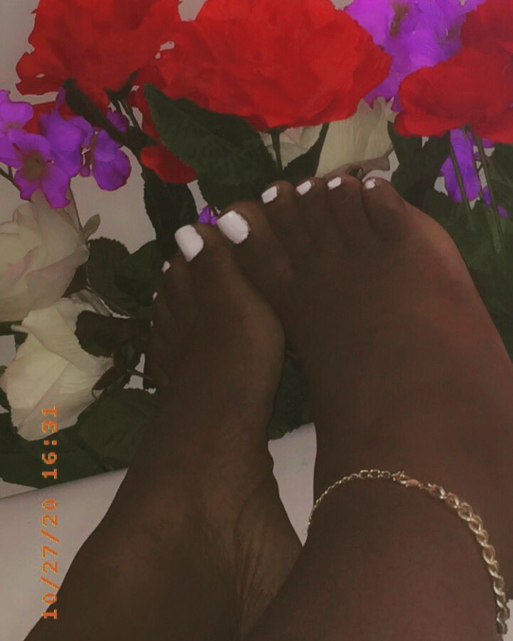 PrettyFeetEbony's tweet photo. Come and Worship The Ground I Walk On and Spend Your Money On Me Losers 😈 
🔥 You Gotta Pay to Play 🔥 

CashApp : $tyleahg01

Findom domme finsub cashcow paypig simp loser beta cuck pindick humanATM drain brat worship humiliation https://t.co/Fu7mgWONFk