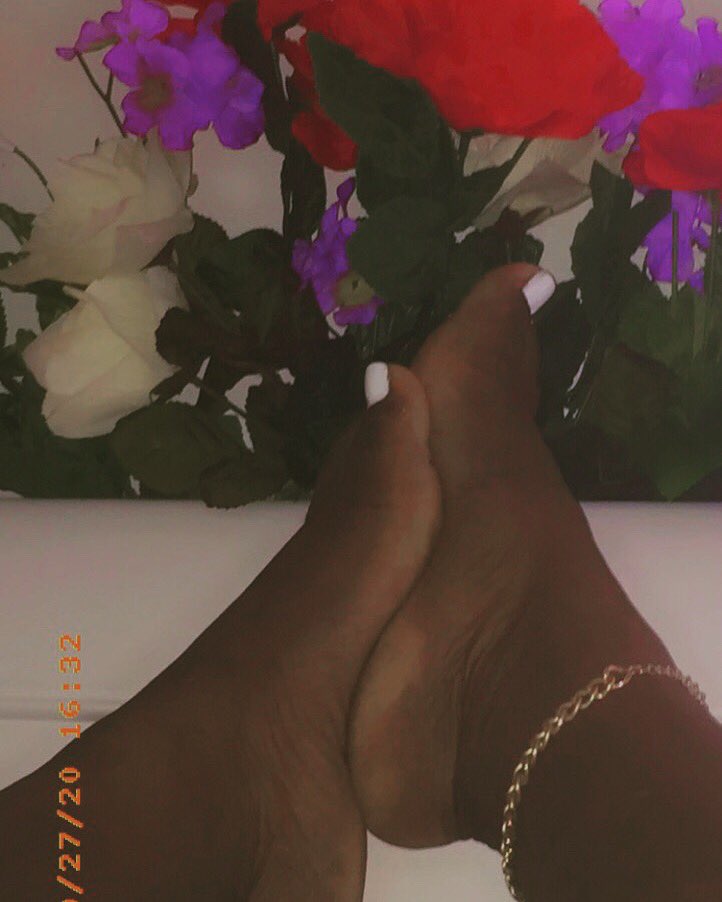 PrettyFeetEbony's tweet photo. Come and Worship The Ground I Walk On and Spend Your Money On Me Losers 😈 
🔥 You Gotta Pay to Play 🔥 

CashApp : $tyleahg01

Findom domme finsub cashcow paypig simp loser beta cuck pindick humanATM drain brat worship humiliation https://t.co/Fu7mgWONFk