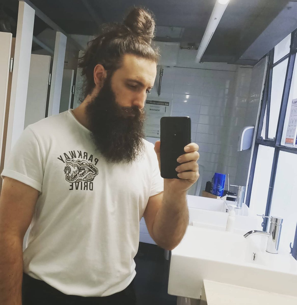 itsRagnar64's tweet photo. 💾 Another day in the office https://t.co/COmyQwBCBx