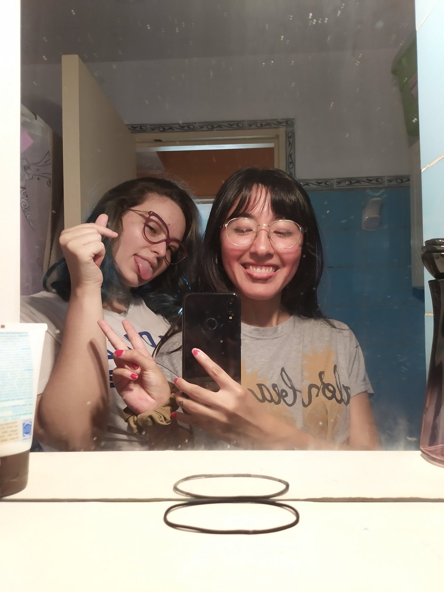 withloveanto's tweet photo. Feliz cumpleaños a una de mis grandes amigas, una hermosa persona que me hace reír de todas las maneras posibles y que estuvo siempre cuando necesitaba o no, es la brillantina más brillante que he visto en mi vida y la amo cada día más 😭😍🥺

Te amo Sofi, dame papitas https://t.co/Z8RQFnqrGo