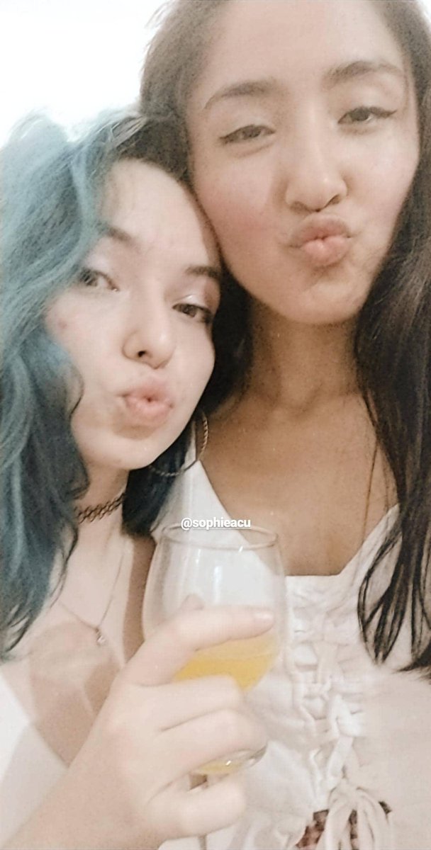 withloveanto's tweet photo. Feliz cumpleaños a una de mis grandes amigas, una hermosa persona que me hace reír de todas las maneras posibles y que estuvo siempre cuando necesitaba o no, es la brillantina más brillante que he visto en mi vida y la amo cada día más 😭😍🥺

Te amo Sofi, dame papitas https://t.co/Z8RQFnqrGo
