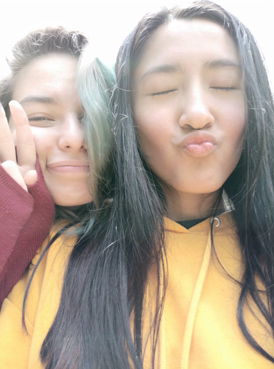 withloveanto's tweet photo. Feliz cumpleaños a una de mis grandes amigas, una hermosa persona que me hace reír de todas las maneras posibles y que estuvo siempre cuando necesitaba o no, es la brillantina más brillante que he visto en mi vida y la amo cada día más 😭😍🥺

Te amo Sofi, dame papitas https://t.co/Z8RQFnqrGo