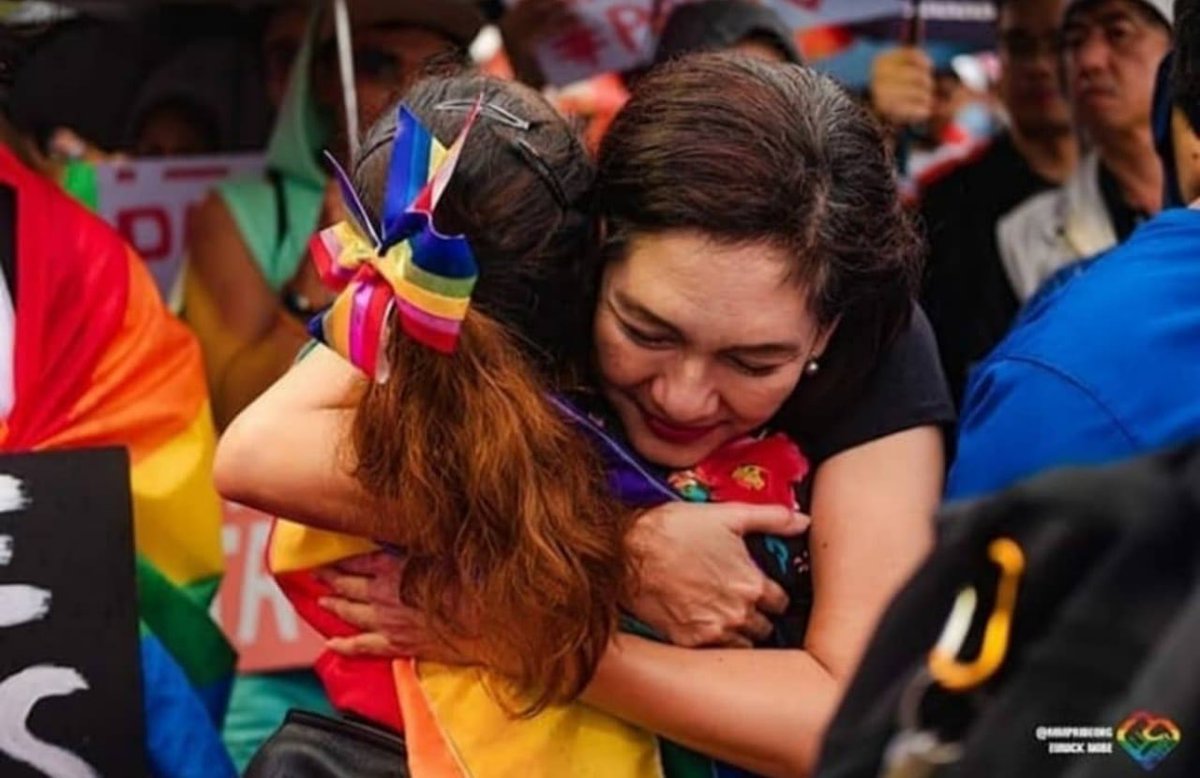 risahontiveros's tweet photo. SOGIE equality ensures EVERYONE is protected. (Even those who tweet #NoToSOGIEBill 😞)

Because equality means no one gets excluded,discriminated vs or left behind. Lahat tayo may SOGIE.

Mga mahal,walang ipinagkakait sa atin pag lahat tayo ay pantay-pantay. 🌈💜#SOGIEEqualityNow https://t.co/6jHLeoPjsI