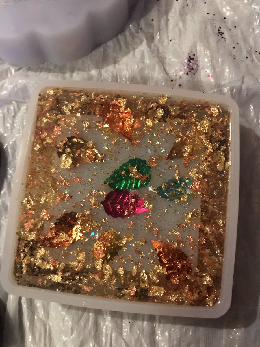 Resin/epoxy art! FALL COLLECTION 🍂 astray is handcrafted with rose gold and gold flakes accompanied with glitter as well as fall leaves 🍁 for sale astray and silver square cup maybe be sold together at a discounted price or separate at full price🍁