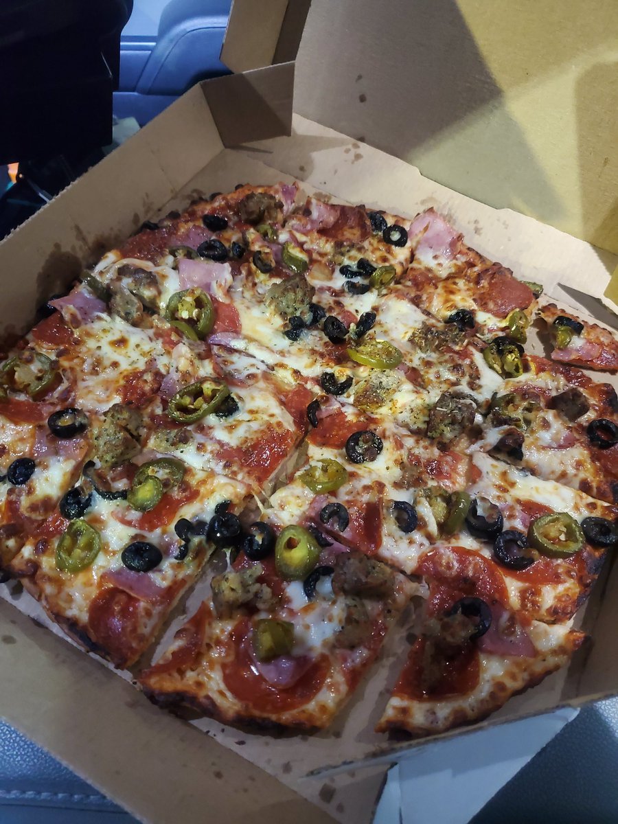 GuyEchols's tweet photo. Damn it, had to stop and order a pizza after listening to @BMS_Derek talking about it. @dominos Isaiah did an outstanding job on my pizza. #ThinCrust #MeatZZa #jalapeno #blackolives https://t.co/aB6ikpUXF5