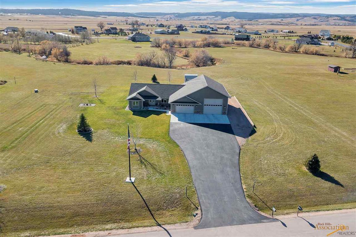 REALTOR_Jaima's tweet photo. New Listing! $515,900.00, 3BR, 2BA, 1585 DOUBLE TREE DR, PIEDMONT, SD 57769, Full Details https://t.co/ccobYwMBwS https://t.co/PxldBurL1D