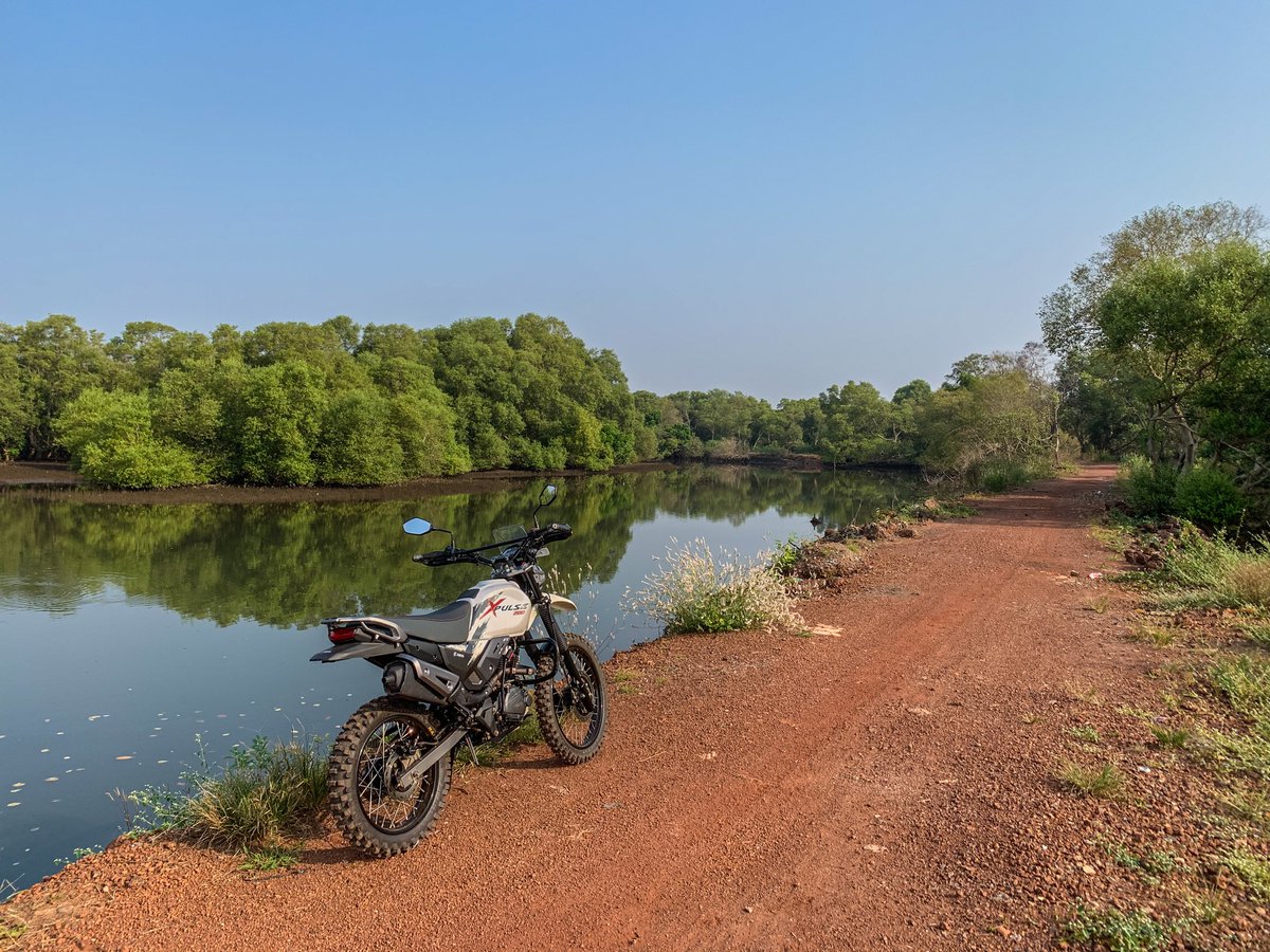DeelipMenezes's tweet photo. Today morning I went in search off all the bad roads around my village and thrashed the Xpulse around to test the Rally Kit suspension. This is the best suspension on any Indian motorcycle I’ve ridden so far.
@heromotocorp #xpulse200 #rallykit https://t.co/SrJqehClbg