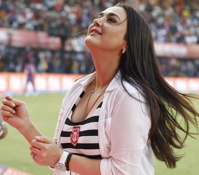 OmPatilOfficia1's tweet photo. Crushes are temporary, Preity Zinta is forever😍😍
 #MIvKXIP 
#KingsXiPunjab
#PreityZinta https://t.co/Nk8xgiN2oR