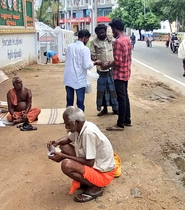 Gautham_Trust's tweet photo. "மனிதநேயம் காப்போம், முடிந்தவரை பசியைப் போக்குவோம்"
கெளதம்கார்த்திக் அறக்கட்டளை சார்பாக திருச்சி மாவட்டத்தில் சாலையோரங்களில் வாழ்கின்ற மக்களுக்கு உணவு வழங்கப்பட்டது.
#Throwback
#GKtrust
#GKNECT
#GauthamKarthik
@Gautham_Karthik
@DoneChannel1 https://t.co/654B18o2YW
