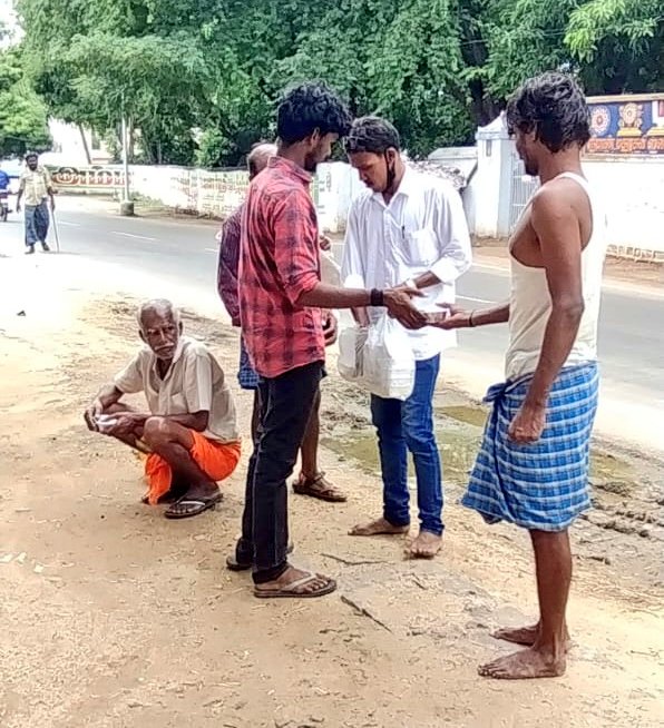 Gautham_Trust's tweet photo. "மனிதநேயம் காப்போம், முடிந்தவரை பசியைப் போக்குவோம்"
கெளதம்கார்த்திக் அறக்கட்டளை சார்பாக திருச்சி மாவட்டத்தில் சாலையோரங்களில் வாழ்கின்ற மக்களுக்கு உணவு வழங்கப்பட்டது.
#Throwback
#GKtrust
#GKNECT
#GauthamKarthik
@Gautham_Karthik
@DoneChannel1 https://t.co/654B18o2YW