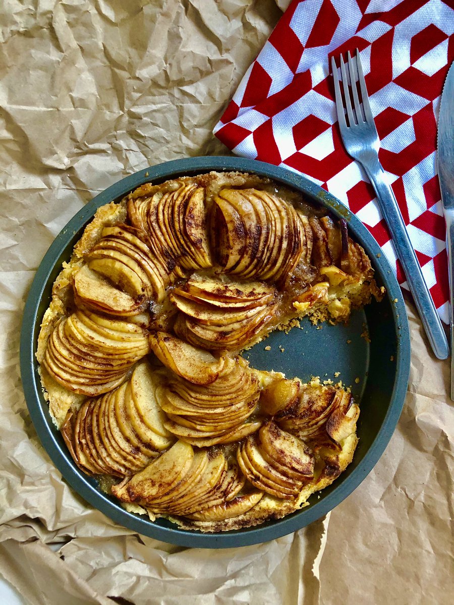 chefbellamari's tweet photo. “ An apple a day keeps the doctor away”
I just had mine in different forms.
🍎🍎🍎
Pomme Aux Tarte! ❤️
#appletarte #chefbellaph #apples #frenchtarte https://t.co/zwWgQMQ3dz