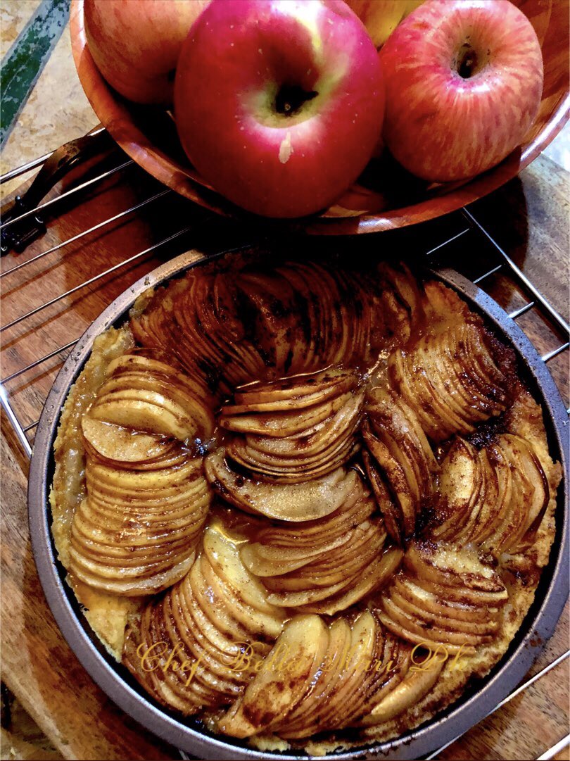 chefbellamari's tweet photo. “ An apple a day keeps the doctor away”
I just had mine in different forms.
🍎🍎🍎
Pomme Aux Tarte! ❤️
#appletarte #chefbellaph #apples #frenchtarte https://t.co/zwWgQMQ3dz