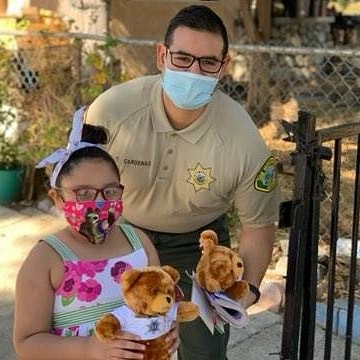 guttierez_john's tweet photo. I was honored & all to happy to stop by these future leaders home for an engagement and issue them both #PositiveTickets for their hardwork, achievement, & perseverance in school. #HumanizingTheBadge #RelationalPolicing #CommUNITY #CommunityPolicing #21CP https://t.co/gq02L8sJfe