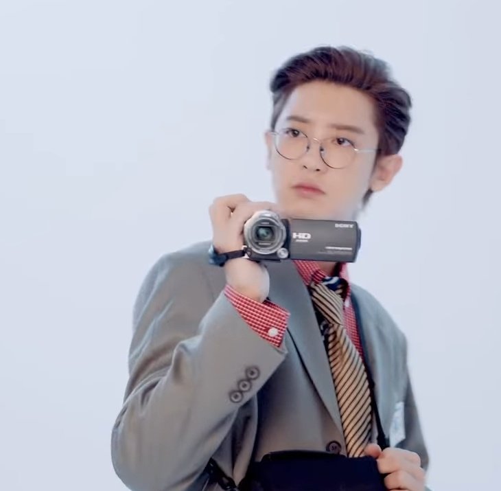 cloud_6104's tweet photo. Baekhyun the reporter and his cameraman slash boyfriend Chanyeol ❤❤❤ https://t.co/F59Q4G27Sl