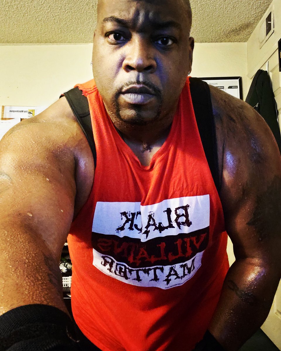 MrJayWashington's tweet photo. I've been up since 545am,on set at 730am, off at 4pm got home told myself NO MATTER WHAT I was gonna get a full workout in even though I got to workout with kettlebells on set.  #FocusT25 workout back to #UpperFocus with the vest. #SuperVillainStatus #MrMirakuru #dedication https://t.co/29NI6xq9Px