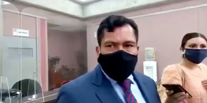 Magdaleno Rosales, diputado de Morena, fue criticado tras organizar la fiesta de 15 años de su hija en medio de la pandemia por #COVID19. El legislador respondió que solo fueron cerca de 120 invitados los que acudieron a la celebración. politico.mx/_/qvP