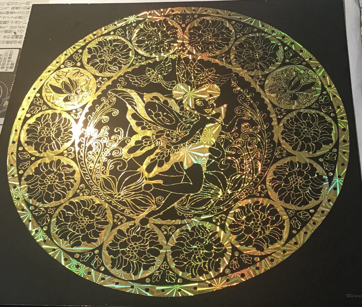 マサカズ ディズニースクラッチアート より ティンカーベルが完成 ほとんどディズニーアニメ は わからないのですが ディズニーアニメ観なきゃなぁ とも思った アレンジもちょこっとしました 右のアレンジのように左もしたかった