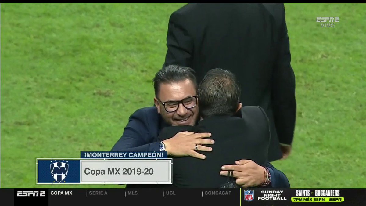 manuathie's tweet photo. Cada vez que Antonio Mohamed gana un título y voltea al cielo llorando a todos los que conocemos su historia nos da un gusto muy especial y sabemos a quién se lo dedica en el palco celestial.
¡Felicidades Turco! #Fachu #Faryd https://t.co/J9f5TyC6Mh