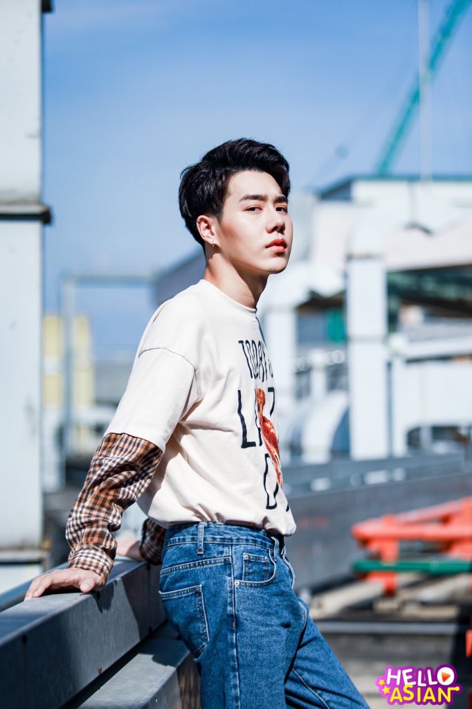 Hello_asian's tweet photo. วันอาทิตย์ที่ 8 พ.ย. เวลา 18:00 น. พบกับ Exclusive Interview นัท-ศุภณัฐ และ เพชร-ชนะภูมิ จาก #Oxygentheseries ดั่งลมหายใจ ซีรีย์วายสุดอบอุ่น 
ความสดใสน่ารักของ #NutPetch จะทำให้เรายิ้มกันทั้งคลิปเลย 😊 
เตรียมนมอุ่นๆ ไว้ด้วยนะคะ
 #SoloGui #supanut #pethchpigz  #Oxygentheseries https://t.co/kfZcVkvMRu