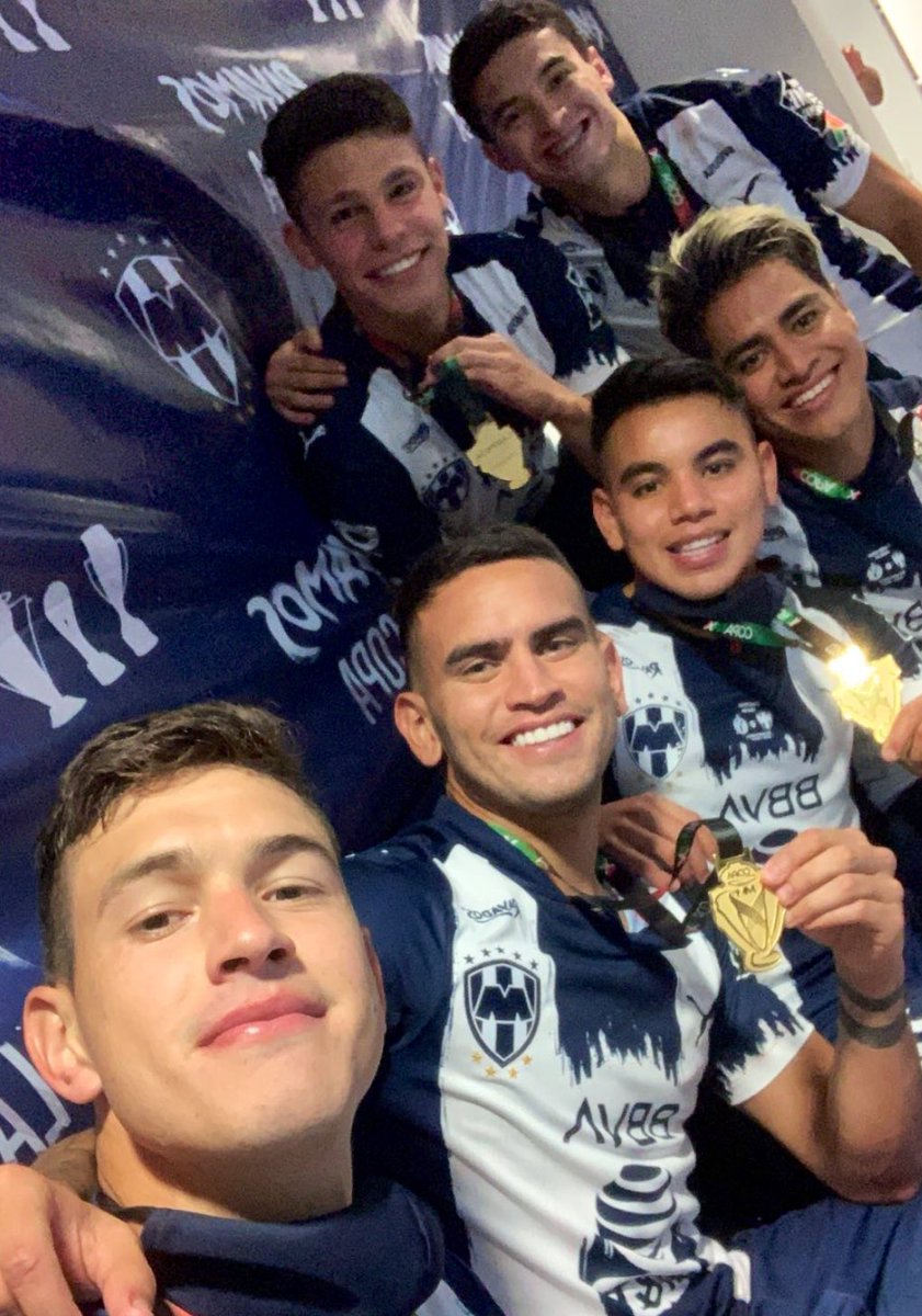 CharlyRdz's tweet photo. CAMPEONES CARAJOOO 🏆🏆🏆 @Rayados https://t.co/IKTW7QS5bb