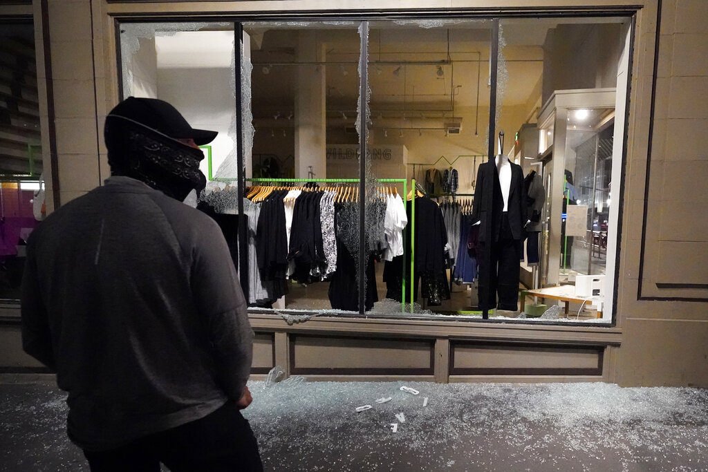 LasVegasSun's tweet photo. Riot declared in Portland as protesters smash windows https://t.co/jwwtcDZEdW https://t.co/QKqeCcyeEt