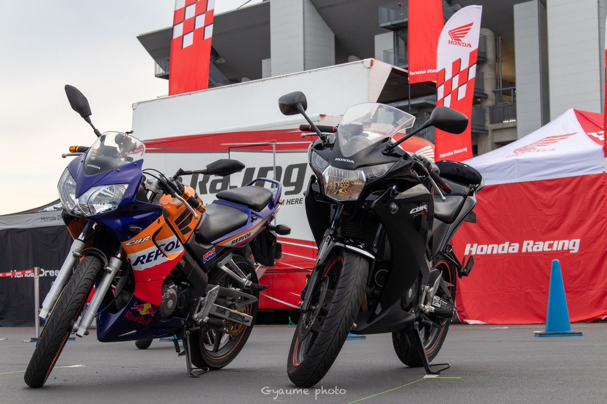 Nica_Lta6RR's tweet photo. 先代125rと撮ってもらった！！

カウルついてるキャブ車羨ましい🤤

#jc34 #jc50 #ぎゃうめフォト https://t.co/qesxqxjoUy