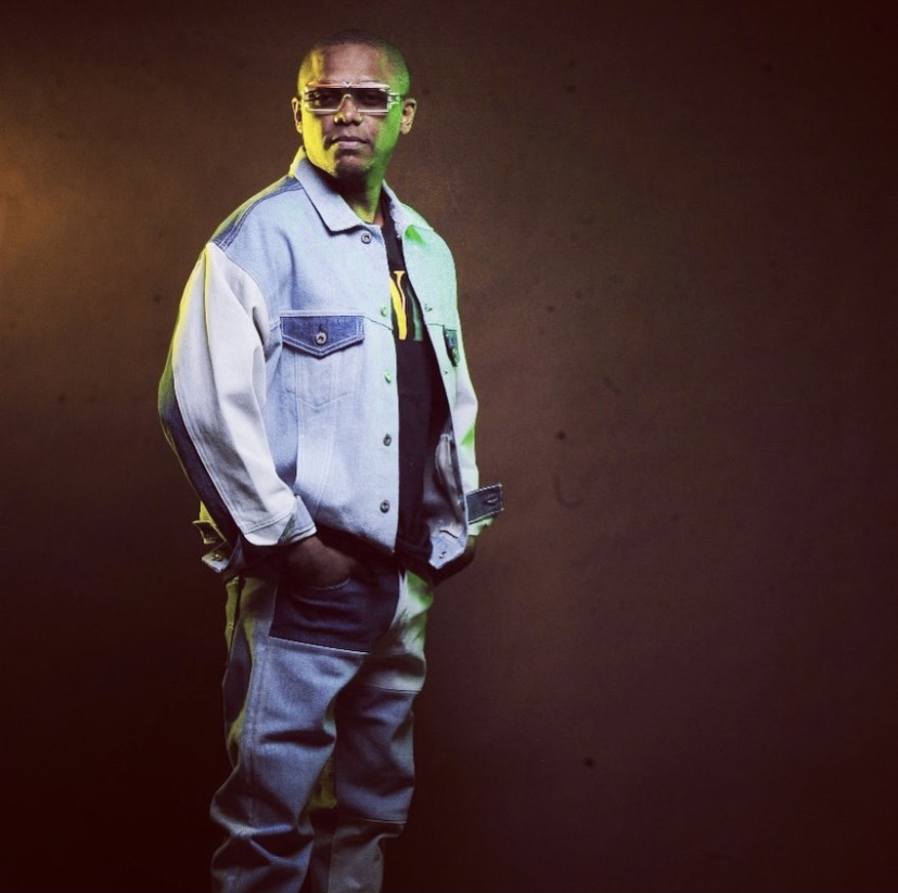 METROFMSA's tweet photo. NEW MUSIC: 

 @DJSwitchSA drops his new single #TopShotta ft Trigmatic Gray Beats with us. 
#FirstRadioPlay
#SongDrop
#FreshFromTheStudio
#TheMorningFlava https://t.co/HSGPpu9y80