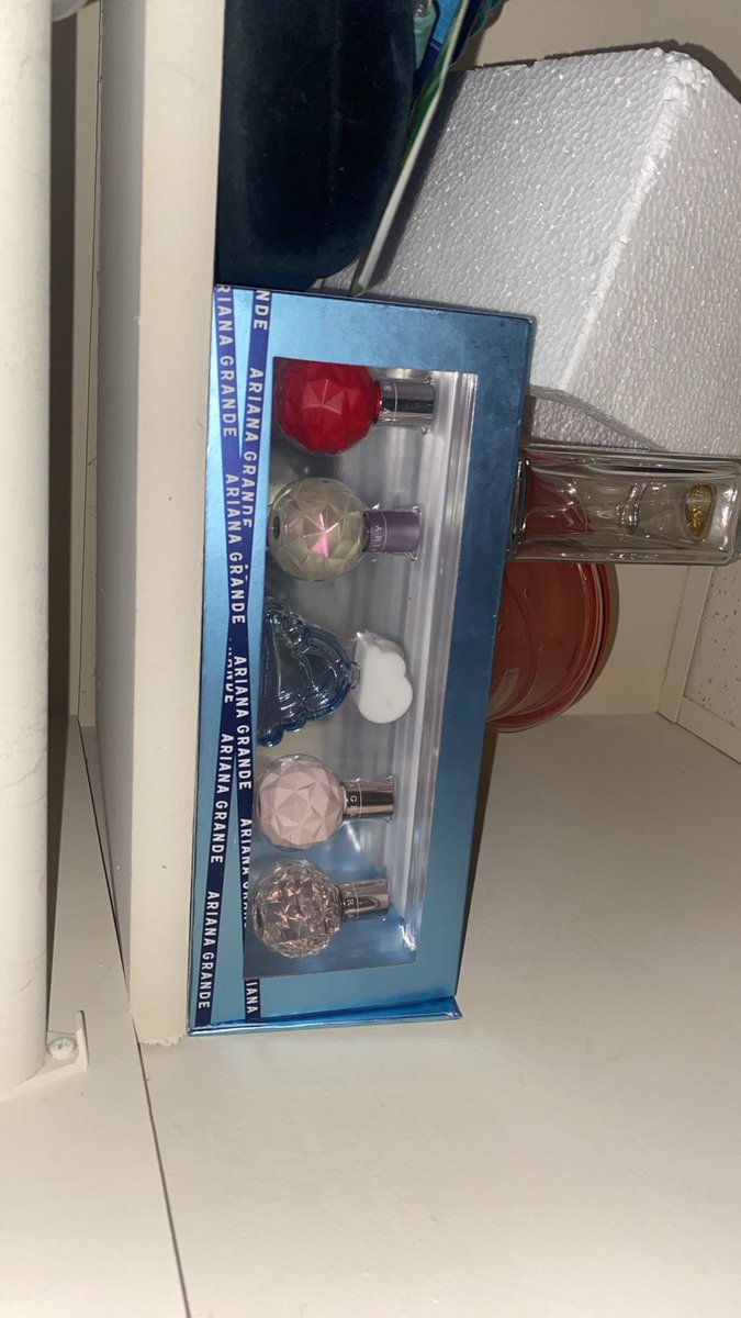 intoher's tweet photo. SELLING:

ARIANA PERFUME GIFT SET

SIGNED STUCK W U CD

DW VIP MERCH

ALL NEGOTIABLE BUT DONT WASTE MY TIME DM ME 

#ratszone #ratzone #snakeszone #snakezone https://t.co/jIK5QVLnaG