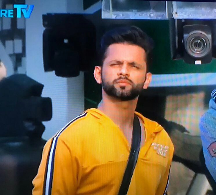 AshutoshEtw's tweet photo. These two are now leading the Chart so tell me whom you Support...

Like For #RahulVaidya 
Retweet For #RubinaDilaik 

#BB14 #BiggBoss14 #BiggBoss2020 https://t.co/Cf82Nr1RVu