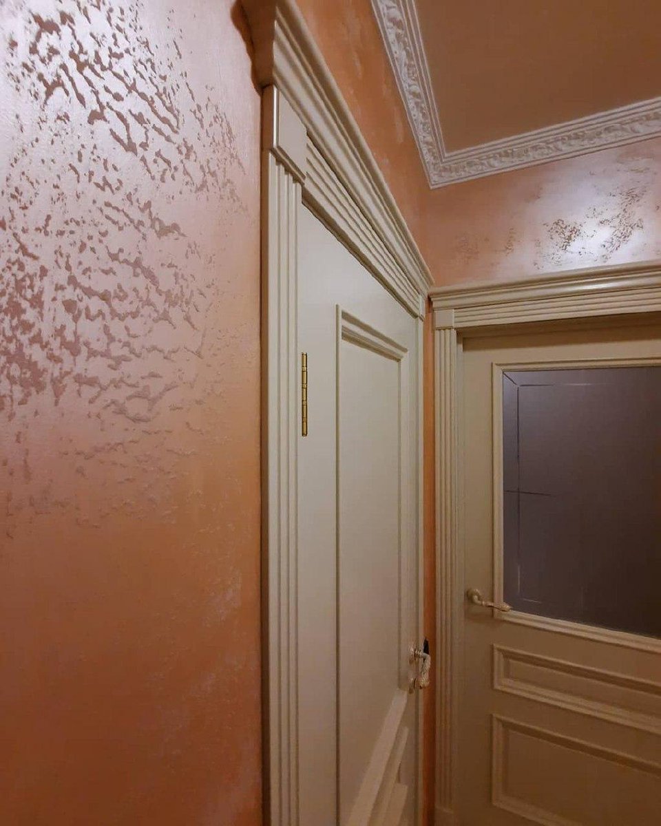 Lacos_Paints's tweet photo. Парадная во всех отношениях прихожая, оформленная декоративным покрытием #VincentDécor Sabbia. Материал колеруется во множество оттенков, а цвет подложки, в роли которой выступает краска-грунт Sous-couche, может быть практически любым!

#lacos #diy 
фото: https://t.co/EPm8daY7kK https://t.co/h6OnGsd5rq