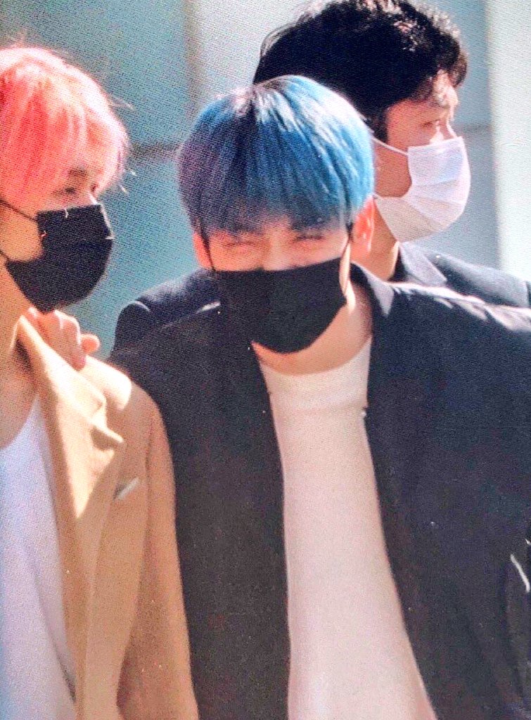 yeonbinlab's tweet photo. "Soobin looks good with just a t-shirt and coat." — yeonjun https://t.co/3OEasLhhRe