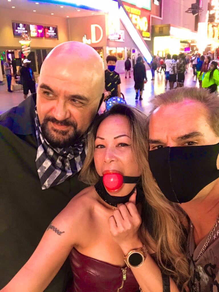 DominicWolfe's tweet photo. @SexyAsianaStarr @OriginalRigger Randomly Stumbling into Chicago Phil from the early #BondCon &amp; @FetishCon Days on Fremont @FSELV @ftkl @hollyrope https://t.co/0AiUtuF9uJ